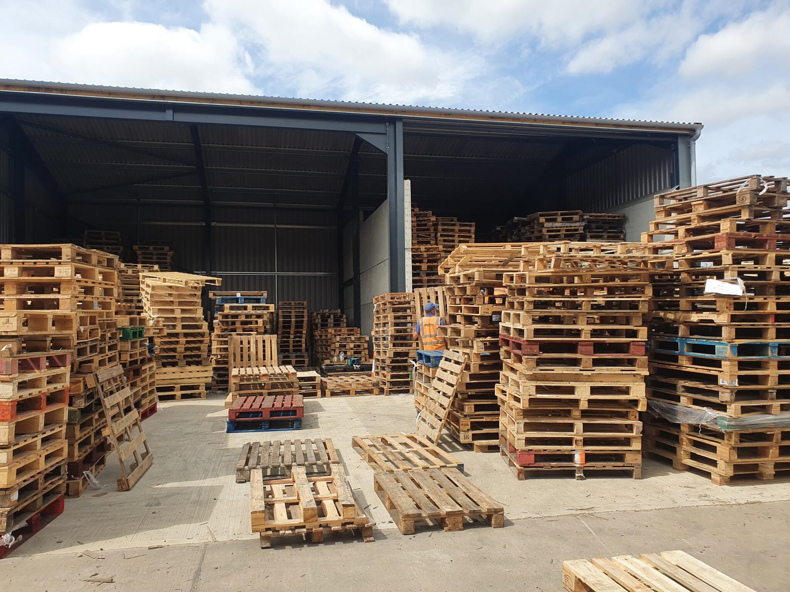 Sell & Recycle Used Pallets | Pallet Collection Johor & Singapore